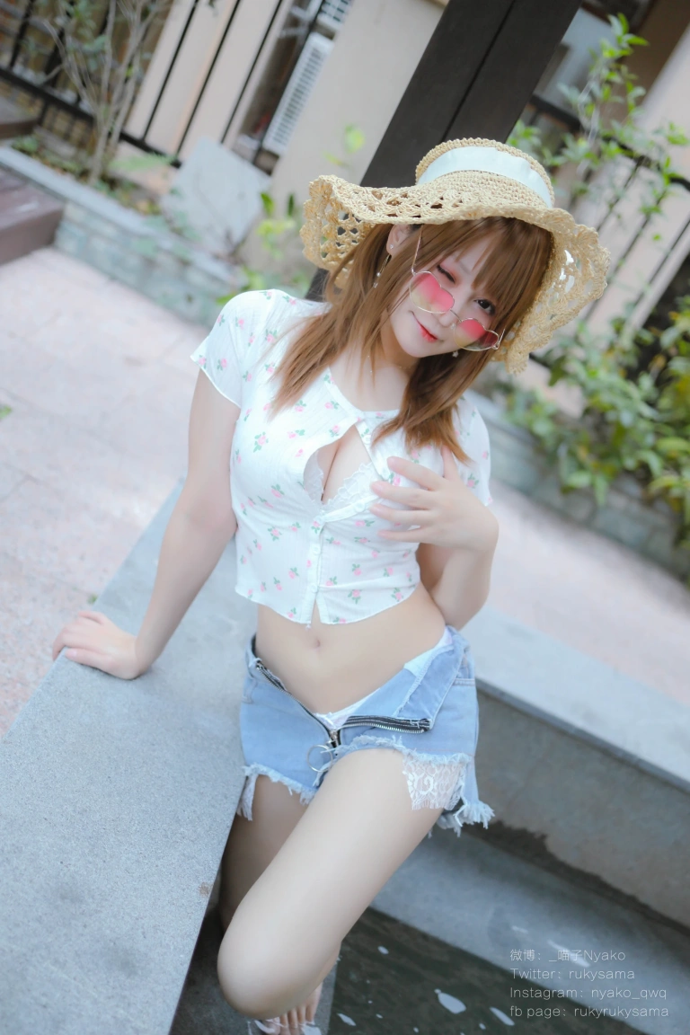 《温泉旅行》｜Nyako喵子 · 225张写真、2 个视频