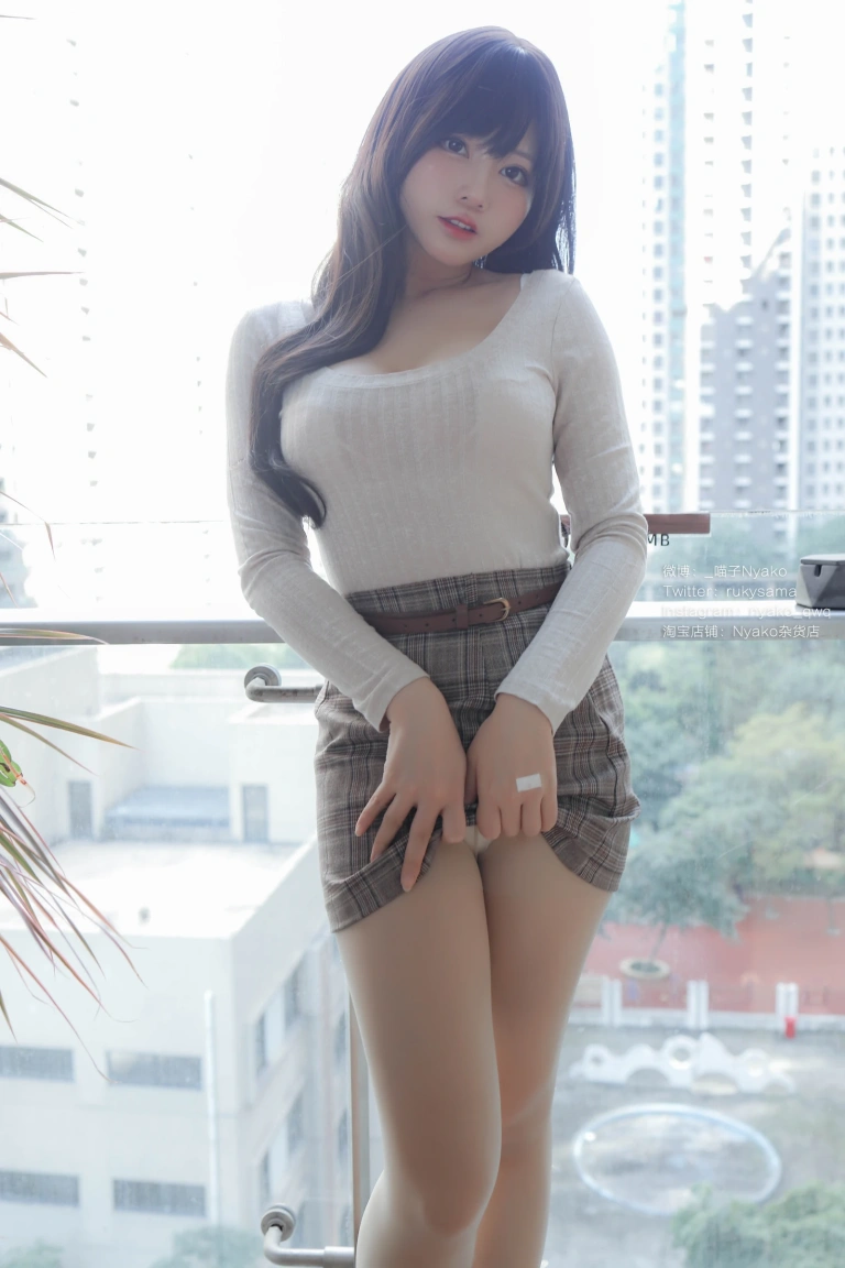 《姐姐的居家假日》｜Nyako喵子 · 89张写真、1 个视频