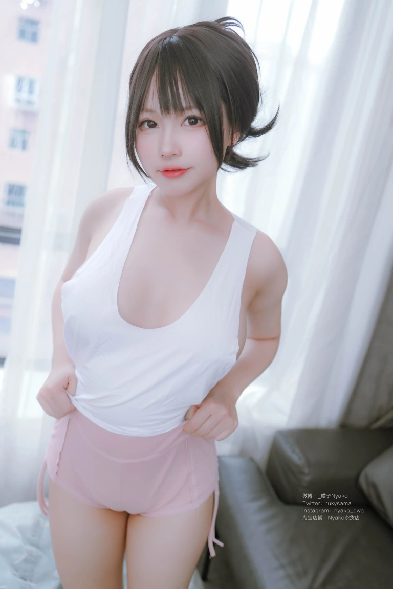 《隣のやばいお姉さん 背心》｜Nyako喵子 · 78张写真、1 个视频