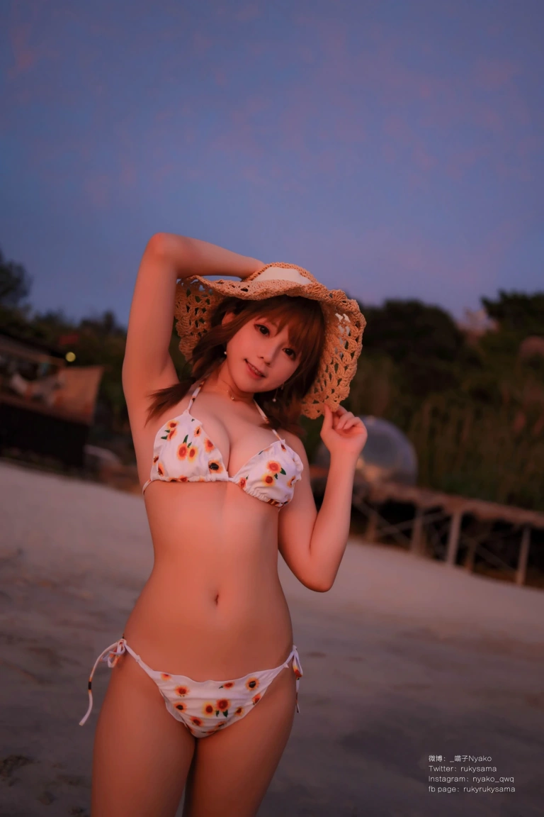 《向日葵比基尼》｜Nyako喵子 · 66张写真、1 个视频