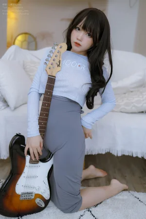 《吉他妹妹连衣裙》｜Nyako喵子 · 71张写真、1 个视频