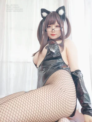 《自撮り8 漆皮猫女郎》｜Nyako喵子 · 61张写真、1 个视频