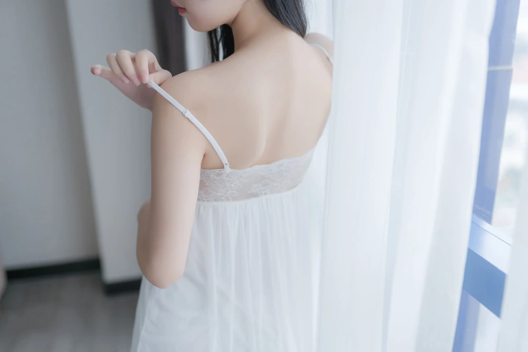《白色私房》｜萌芽儿o0 · 44张写真