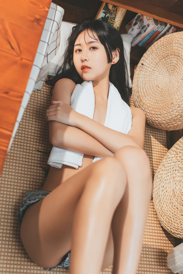 《少女午后》｜萌芽儿o0 · 40张写真