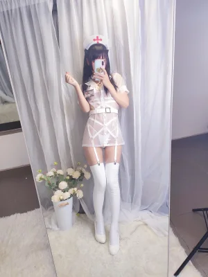 《透明护士自拍》｜萌芽儿o0 · 37张写真、3 个视频