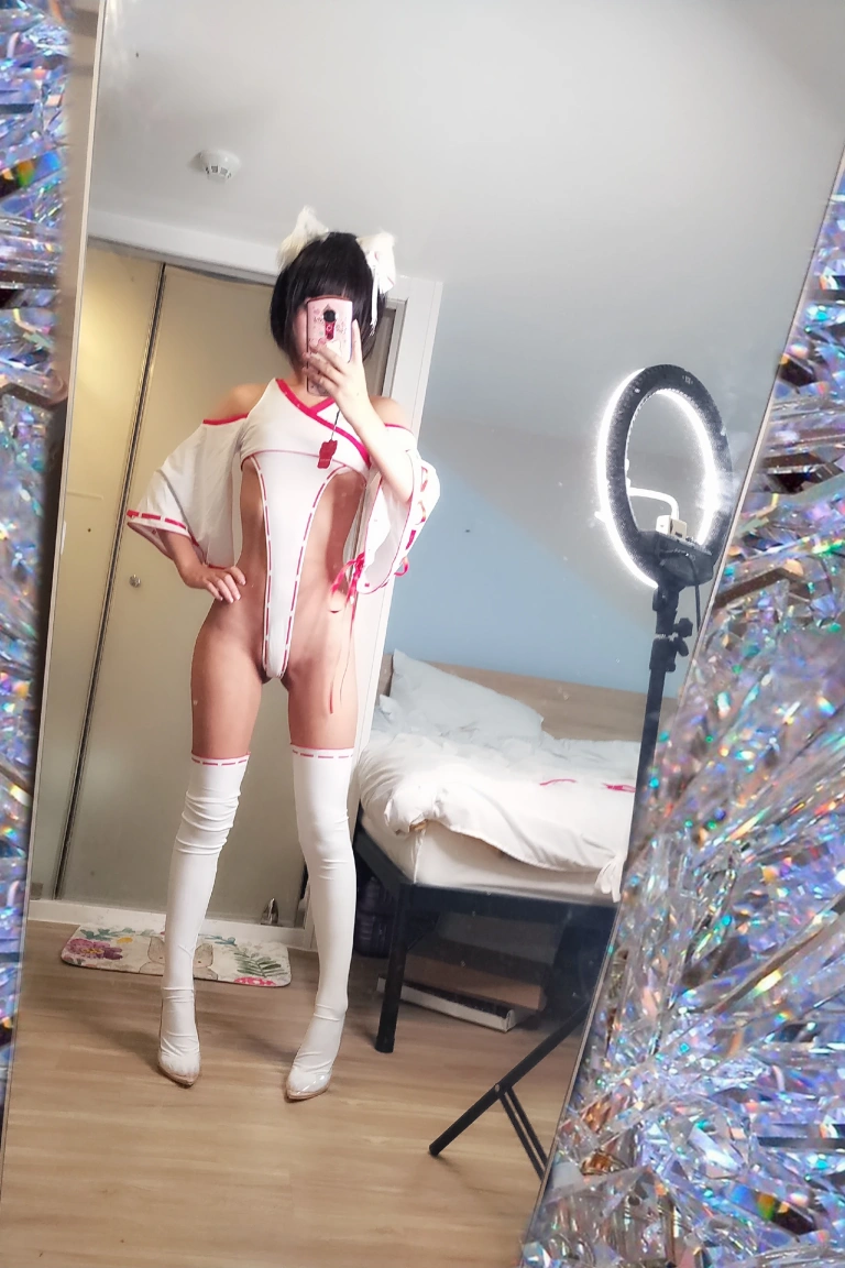 《巫女服 自拍》｜萌芽儿o0 · 22张写真、2 个视频