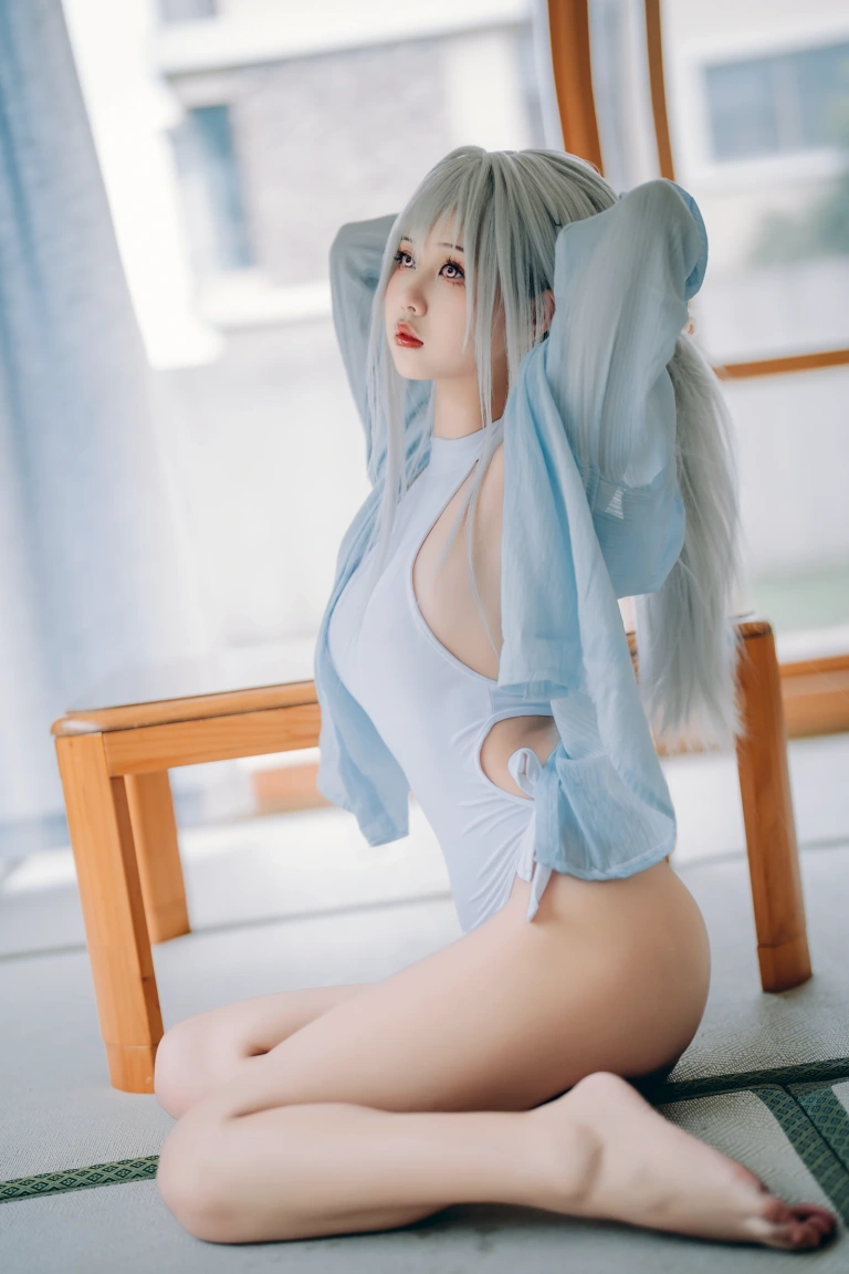 《白泳装》｜萌芽儿o0 · 25张写真