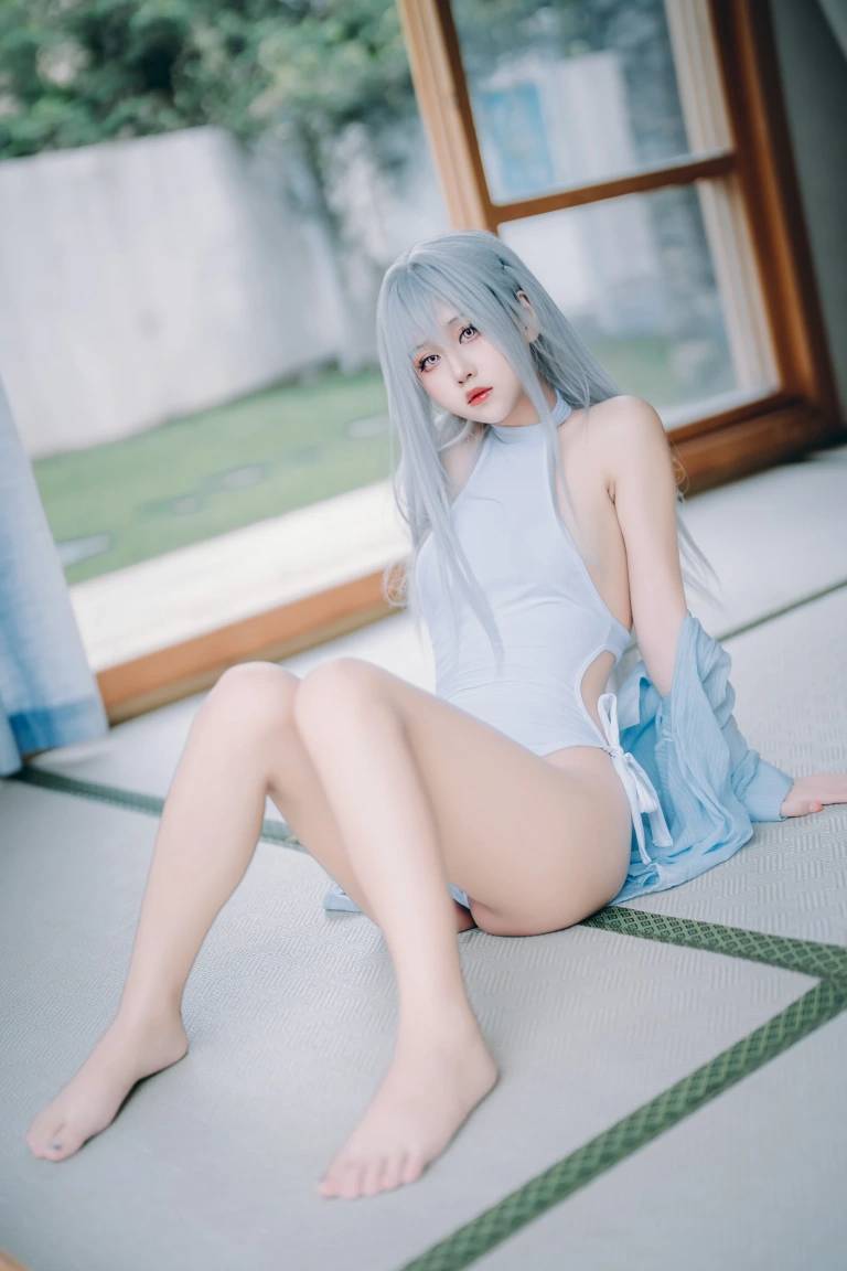 《白泳装》｜萌芽儿o0 · 25张写真