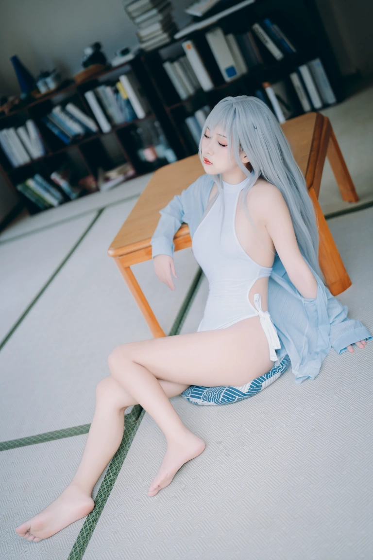 《白泳装》｜萌芽儿o0 · 25张写真