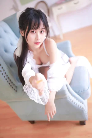 《白茶清欢》｜萌芽儿o0 · 22张写真