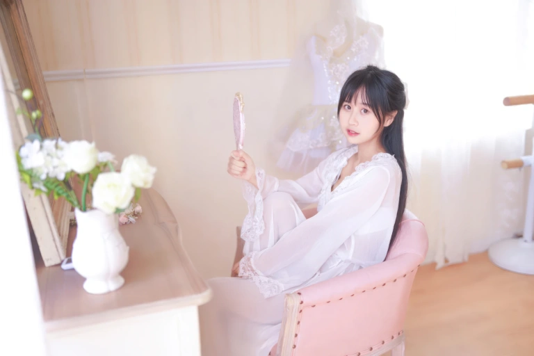 《白茶清欢》｜萌芽儿o0 · 22张写真