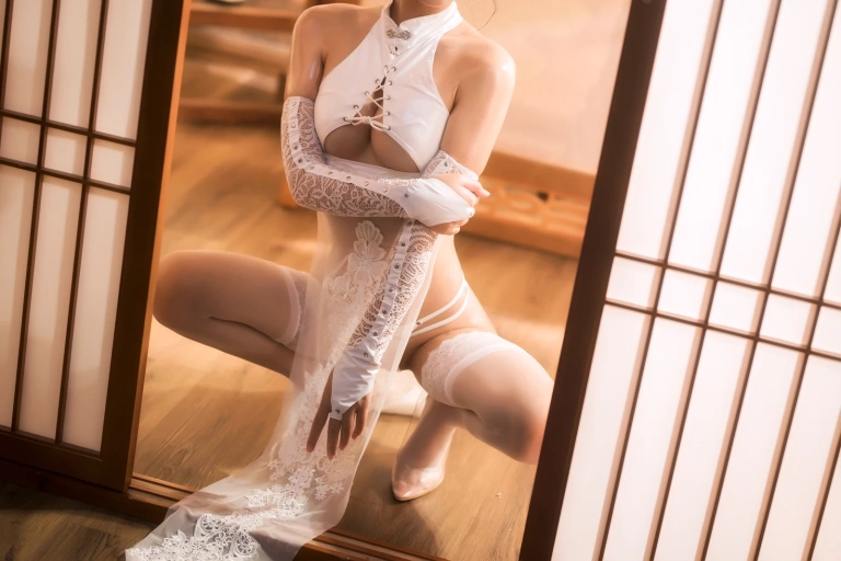 《靡烟》｜萌芽儿o0 · 30张写真