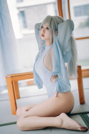 《白色泳装》｜萌芽儿o0 · 25张写真