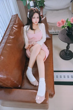 《钢琴老师》｜日奈娇(椎名莜) · 215张写真、5 个视频