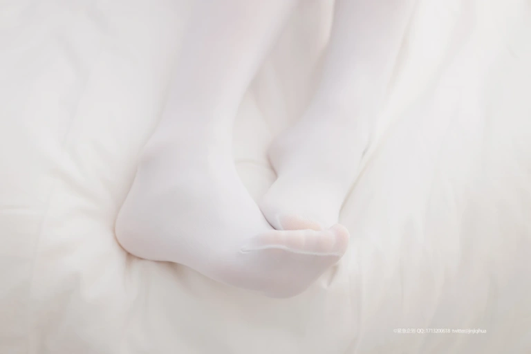 《Q-002》｜紧急企划 · 48张写真