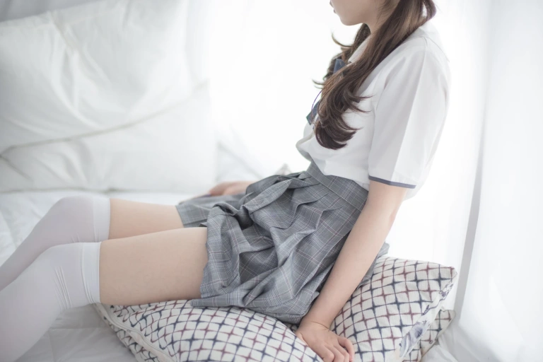 《R15-009》｜森萝财团 · 84张写真