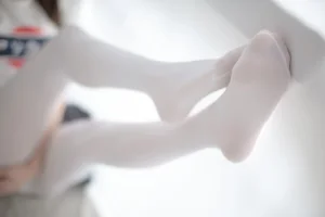 《R15-010》｜森萝财团 · 94张写真