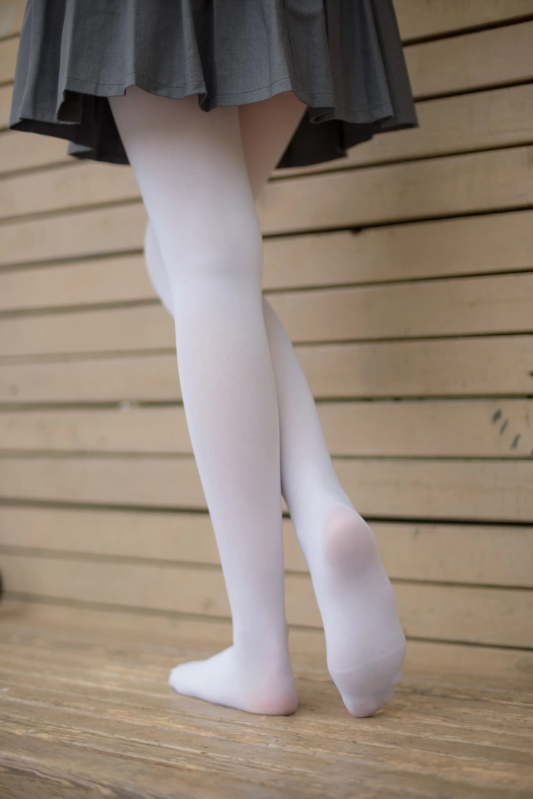 《R15-014》｜森萝财团 · 99张写真