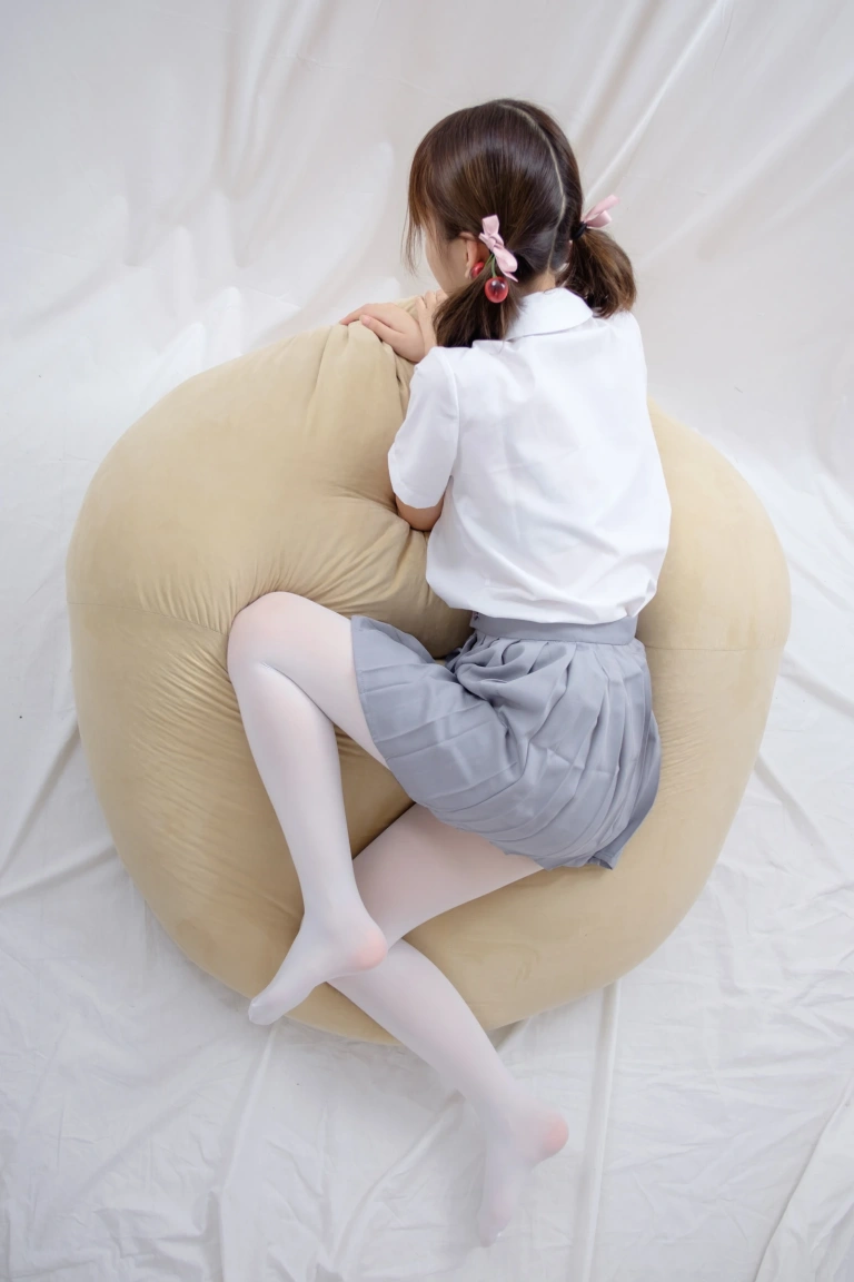 《R15-025》｜森萝财团 · 75张写真