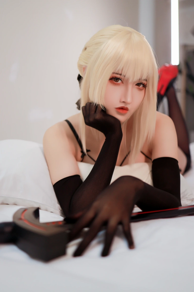 《FGO 黑saber·阿尔托莉雅·alter手办下着+水手服》｜山崎怜Rei · 132张写真