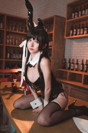 《爱宕兔女郎》｜rioko凉凉子 · 46张写真、5 个视频