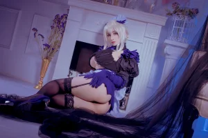 《黑枪呆女仆》｜rioko凉凉子 · 26张写真、1 个视频