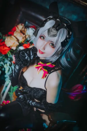 《黑贞》｜rioko凉凉子 · 16张写真