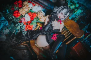 《黑贞》｜rioko凉凉子 · 16张写真