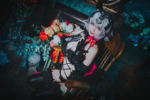 《黑贞》｜rioko凉凉子 · 16张写真