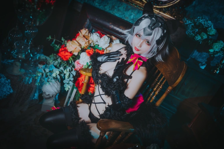《黑贞》｜rioko凉凉子 · 16张写真
