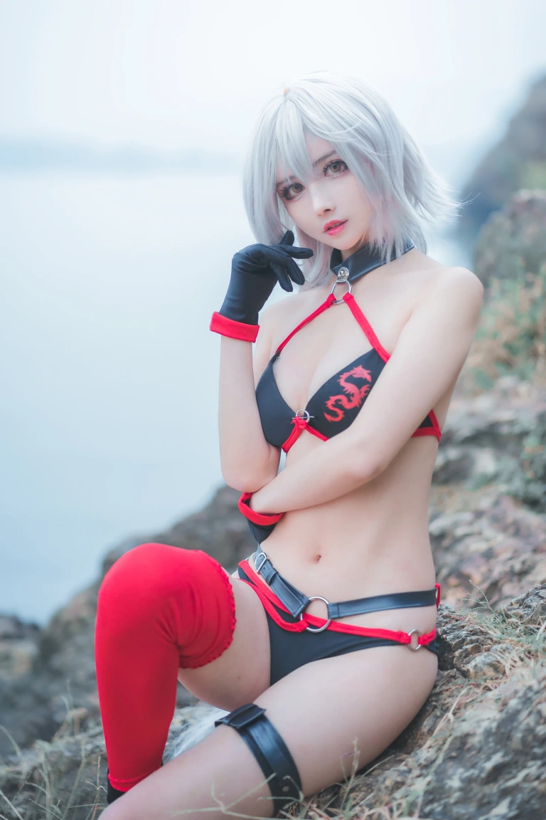 《泳装黑贞》｜rioko凉凉子 · 8张写真