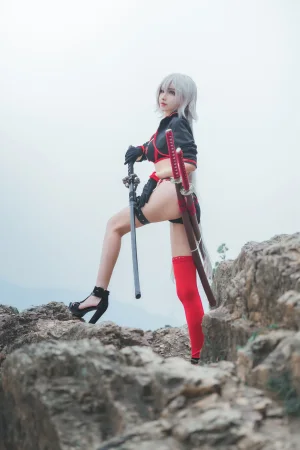 《泳装黑贞》｜rioko凉凉子 · 8张写真