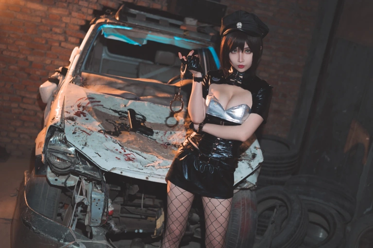 《实习警察》｜rioko凉凉子 · 20张写真