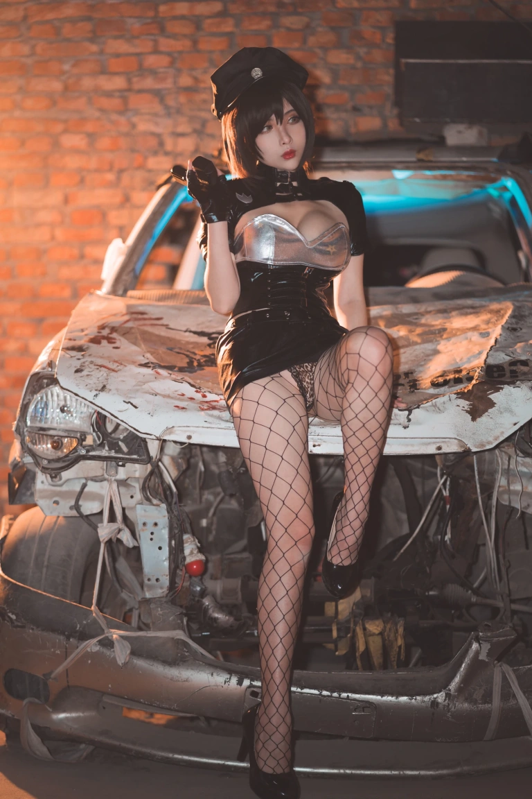 《实习警察》｜rioko凉凉子 · 20张写真