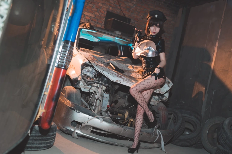 《实习警察》｜rioko凉凉子 · 20张写真