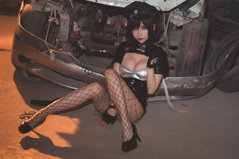 《实习警察》｜rioko凉凉子 · 20张写真