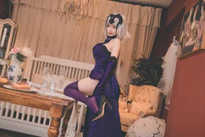 《醉贞》｜rioko凉凉子 · 29张写真、7 个视频