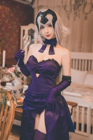 《醉贞》｜rioko凉凉子 · 29张写真、7 个视频