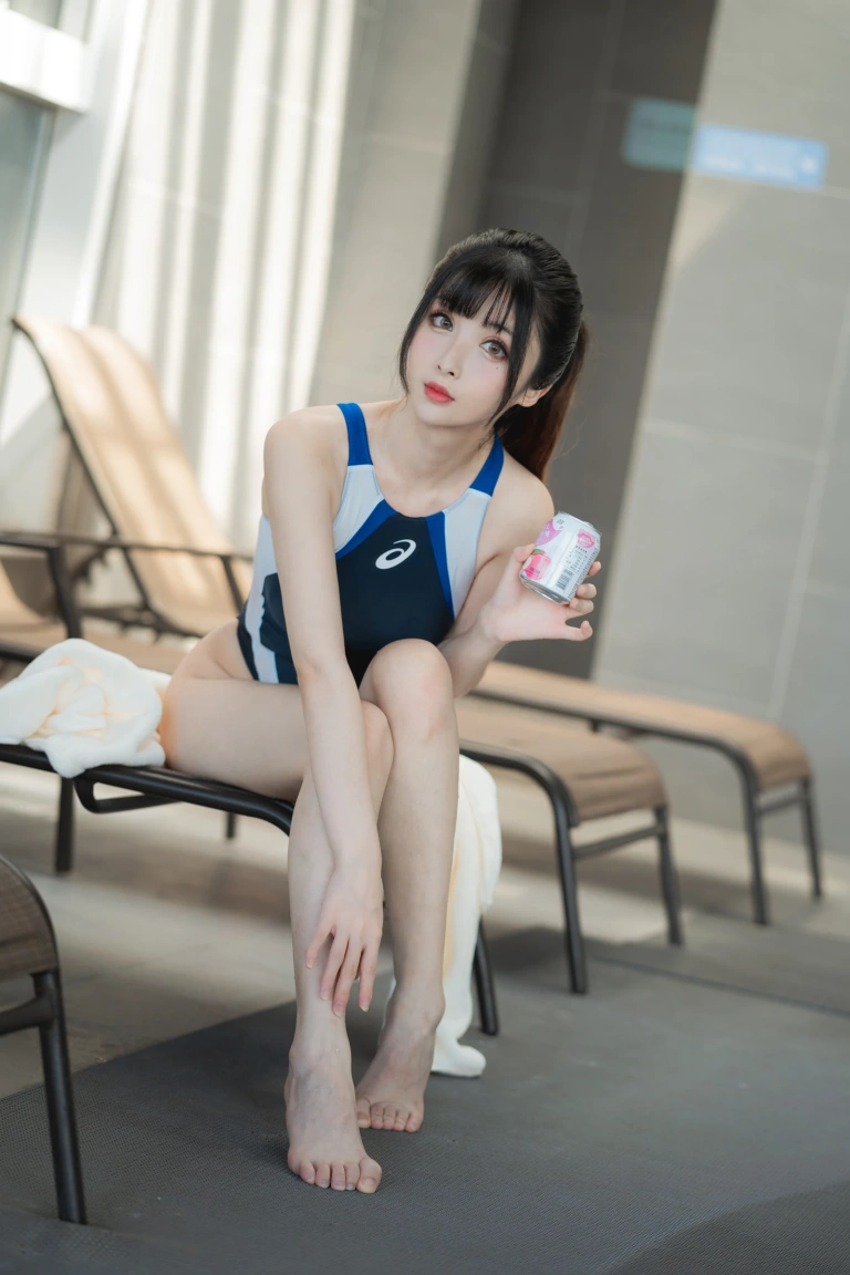 《游泳部学姐的特训时间》｜rioko凉凉子 · 36张写真、6 个视频