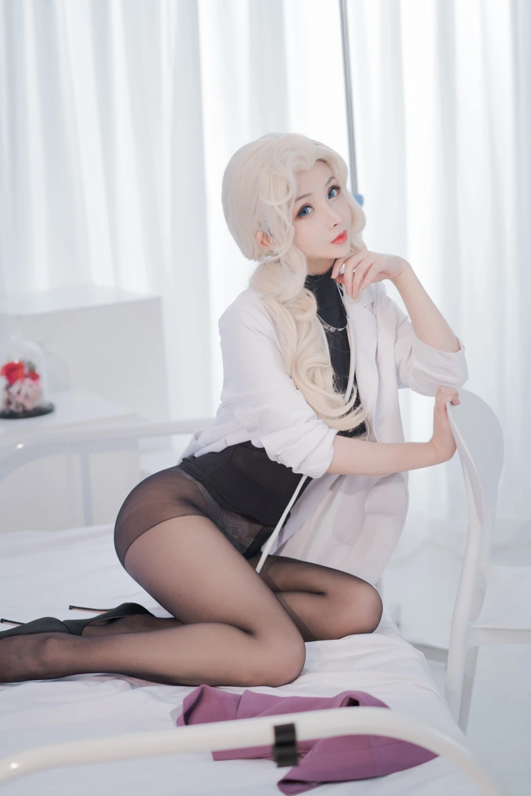 《透视装的校医大姐姐》｜rioko凉凉子 · 48张写真