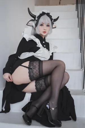 《贴心的牛奶女仆》｜rioko凉凉子 · 45张写真