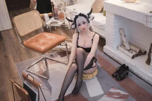 《贴心的牛奶女仆》｜rioko凉凉子 · 45张写真