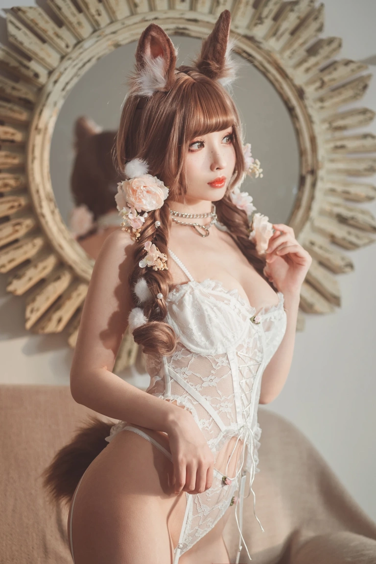 《花涧兔》｜rioko凉凉子 · 44张写真、8 个视频