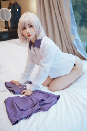 《电光机王 貉》｜rioko凉凉子 · 51张写真、8 个视频
