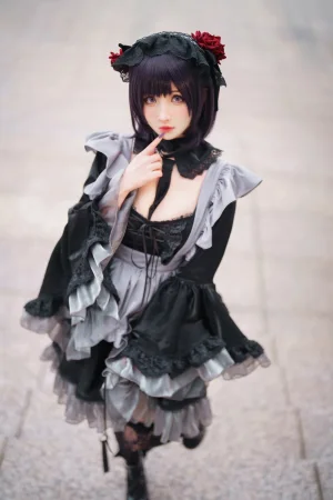 《更衣人偶坠入爱河 喜多川海梦cos+黑江雫女仆装（漫展+game）》｜rioko凉凉子 · 108张写真、6 个视频