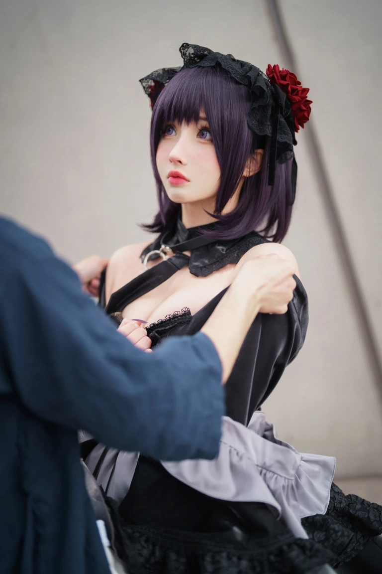 《更衣人偶坠入爱河 喜多川海梦cos+黑江雫女仆装（漫展+game）》｜rioko凉凉子 · 108张写真、6 个视频