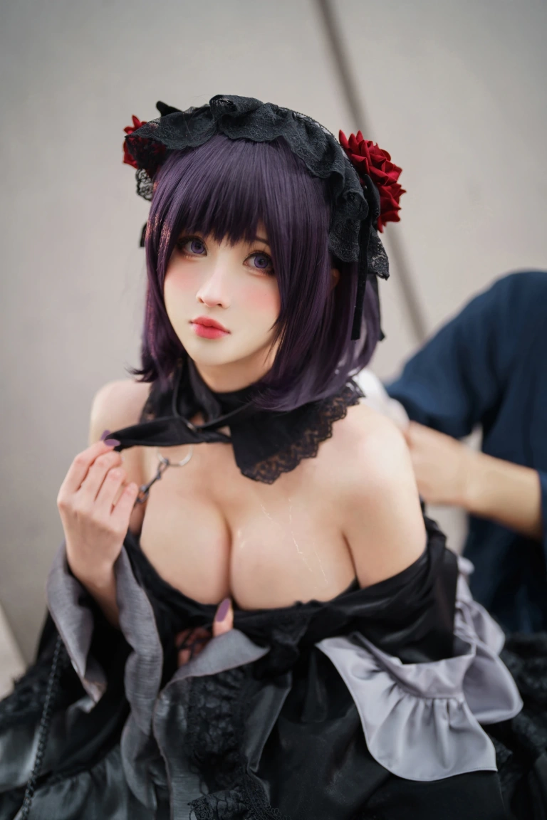 《更衣人偶坠入爱河 喜多川海梦cos+黑江雫女仆装（漫展+game）》｜rioko凉凉子 · 108张写真、6 个视频
