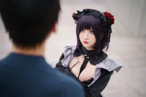 《更衣人偶坠入爱河 喜多川海梦cos+黑江雫女仆装（漫展+game）》｜rioko凉凉子 · 108张写真、6 个视频
