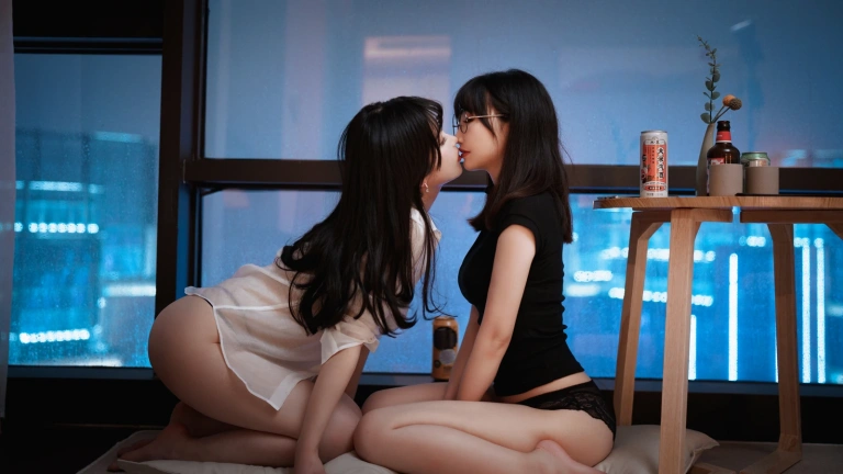 《黑丝OL制服双人》｜rioko凉凉子&面饼仙儿 · 102张写真、11 个视频