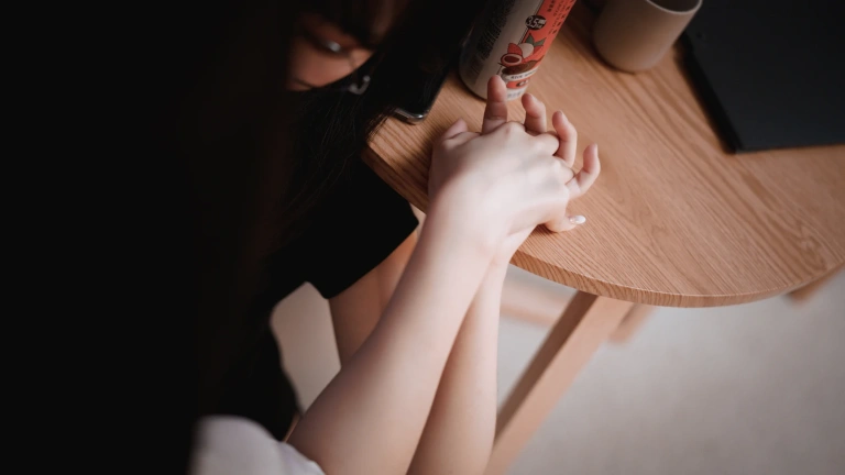 《黑丝OL制服双人》｜rioko凉凉子&面饼仙儿 · 102张写真、11 个视频